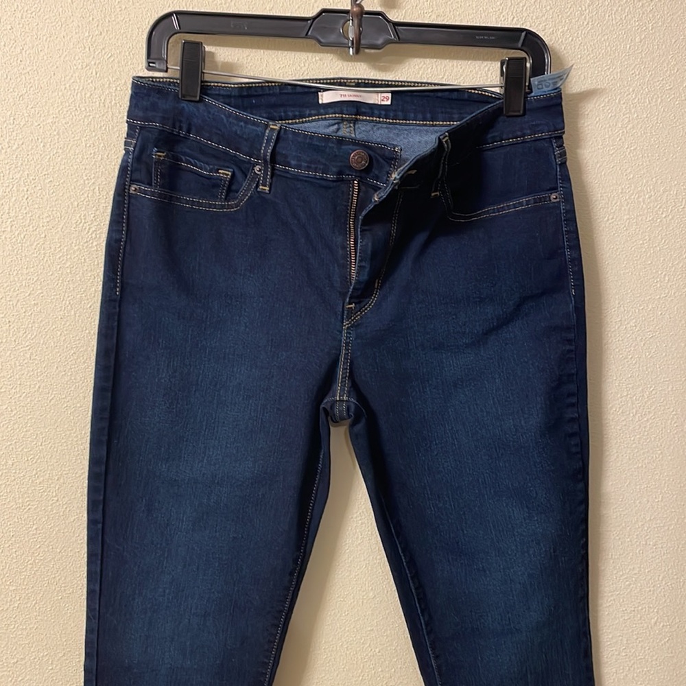 Levi’s Sz 29 711 skinny blue jeans like new 

Levi strauss and co

W29 L30